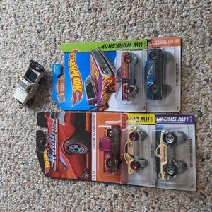 Hotwheels - Assorted lifted trucks collection